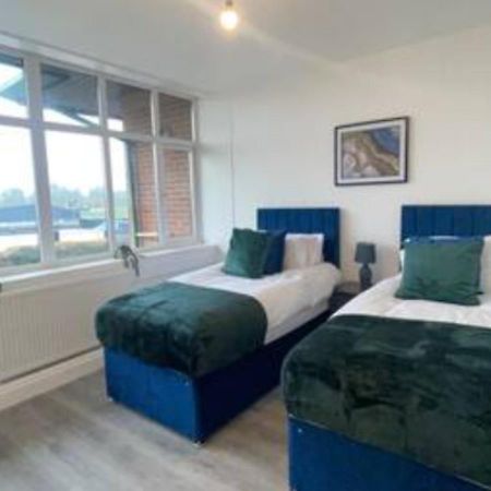 2 Bedroom Apartment - Flitwick - Contractor Friendly - Tourist Ready - Full Kitchen - Wifi - Smart Tv - Sofa Bed - Free Parking - Ideal For Short Or Long Stays Εξωτερικό φωτογραφία