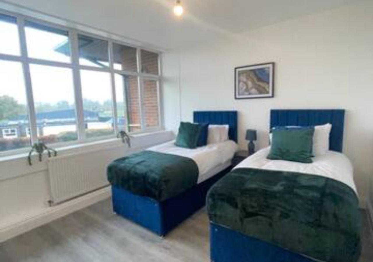 2 Bedroom Apartment - Flitwick - Contractor Friendly - Tourist Ready - Full Kitchen - Wifi - Smart Tv - Sofa Bed - Free Parking - Ideal For Short Or Long Stays Εξωτερικό φωτογραφία