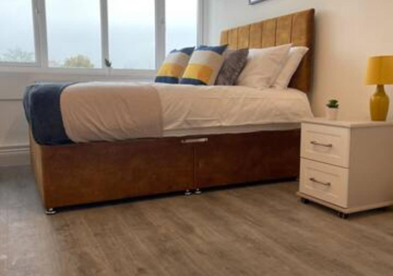 2 Bedroom Apartment - Flitwick - Contractor Friendly - Tourist Ready - Full Kitchen - Wifi - Smart Tv - Sofa Bed - Free Parking - Ideal For Short Or Long Stays Εξωτερικό φωτογραφία