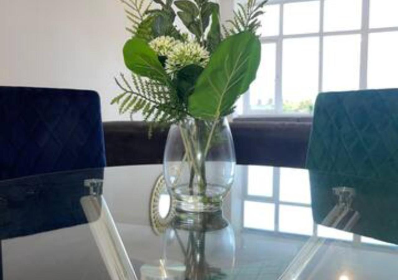 2 Bedroom Apartment - Flitwick - Contractor Friendly - Tourist Ready - Full Kitchen - Wifi - Smart Tv - Sofa Bed - Free Parking - Ideal For Short Or Long Stays Εξωτερικό φωτογραφία
