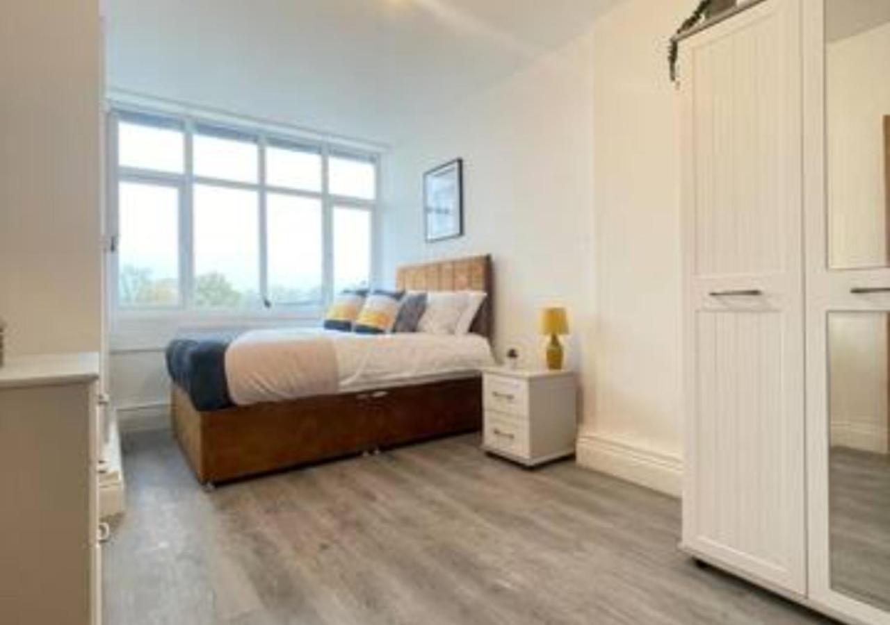 2 Bedroom Apartment - Flitwick - Contractor Friendly - Tourist Ready - Full Kitchen - Wifi - Smart Tv - Sofa Bed - Free Parking - Ideal For Short Or Long Stays Εξωτερικό φωτογραφία